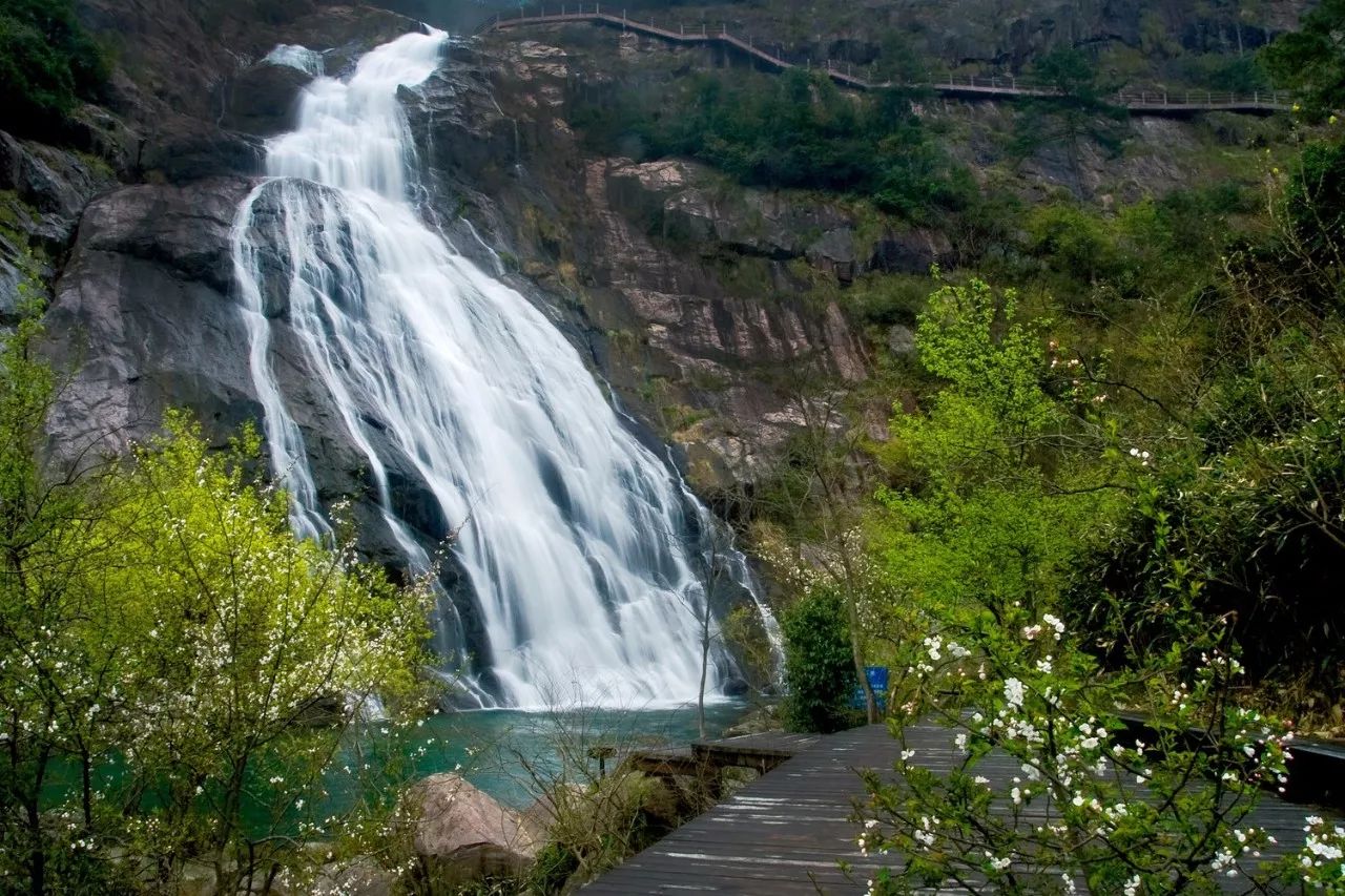 中国之最***瀑布(浙江风光：金华双龙洞)